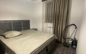 2 Cosy Apartment In Townhouse Near Airport Evn